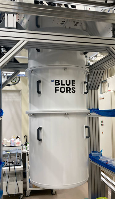 希釈冷凍機　Bluefors  XLD1000sl